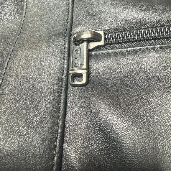 TUMI 22"x10"x17" Black LEATHER Weekender Duffel DUFFLE BAG Travel 92153D4 *Read* - Picture 11 of 13